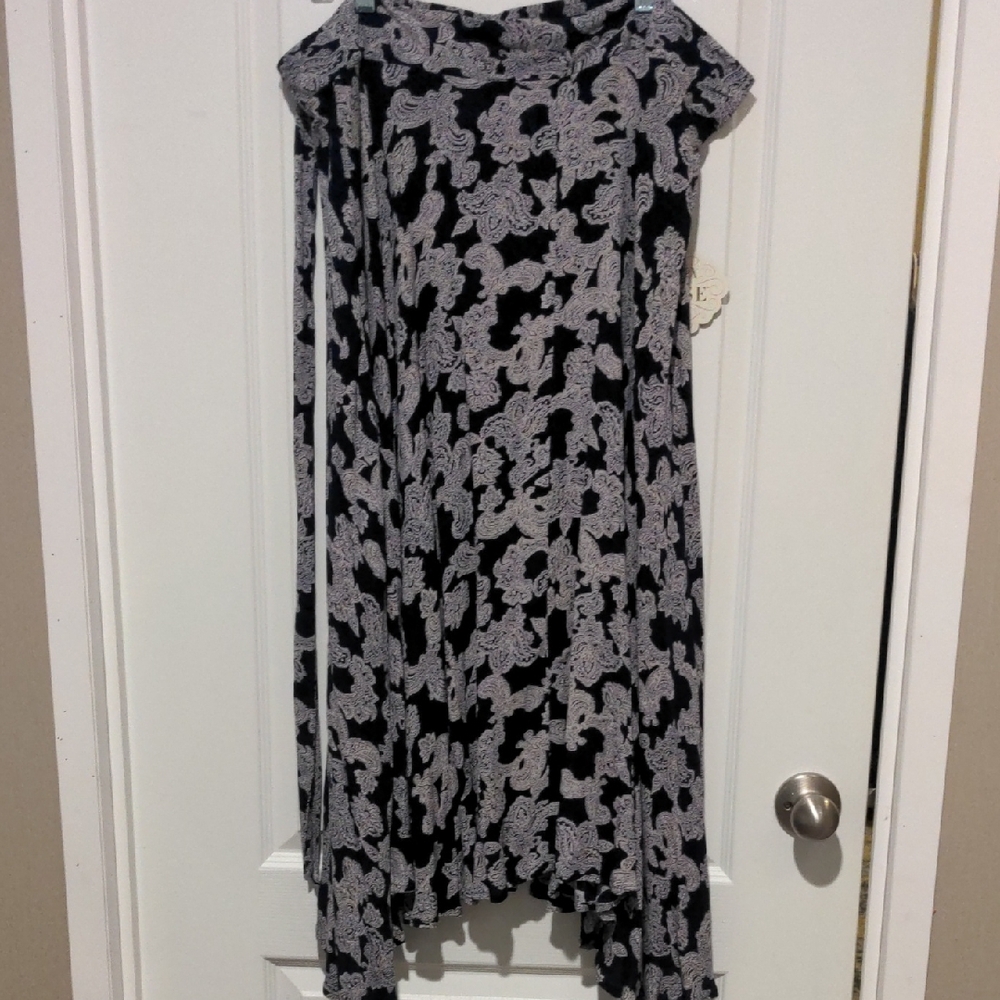 Elegant Black and White Patterned Dress